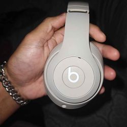 Beats Studio Pro (Trade Read Description)