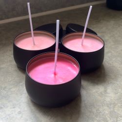 Hand Poured Candles 🩷