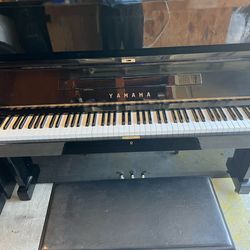 YAMAHA U1 piano