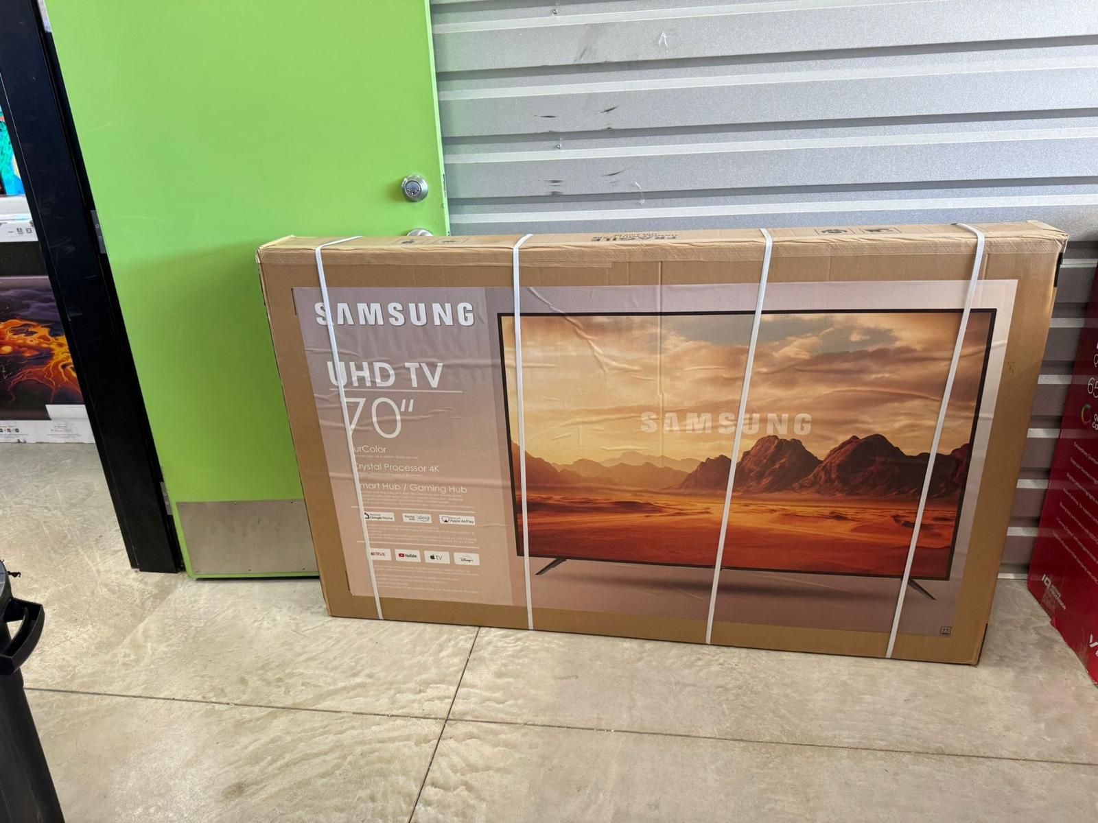 Hd383 70” Samsung smart 4k led Uhd tv floor model