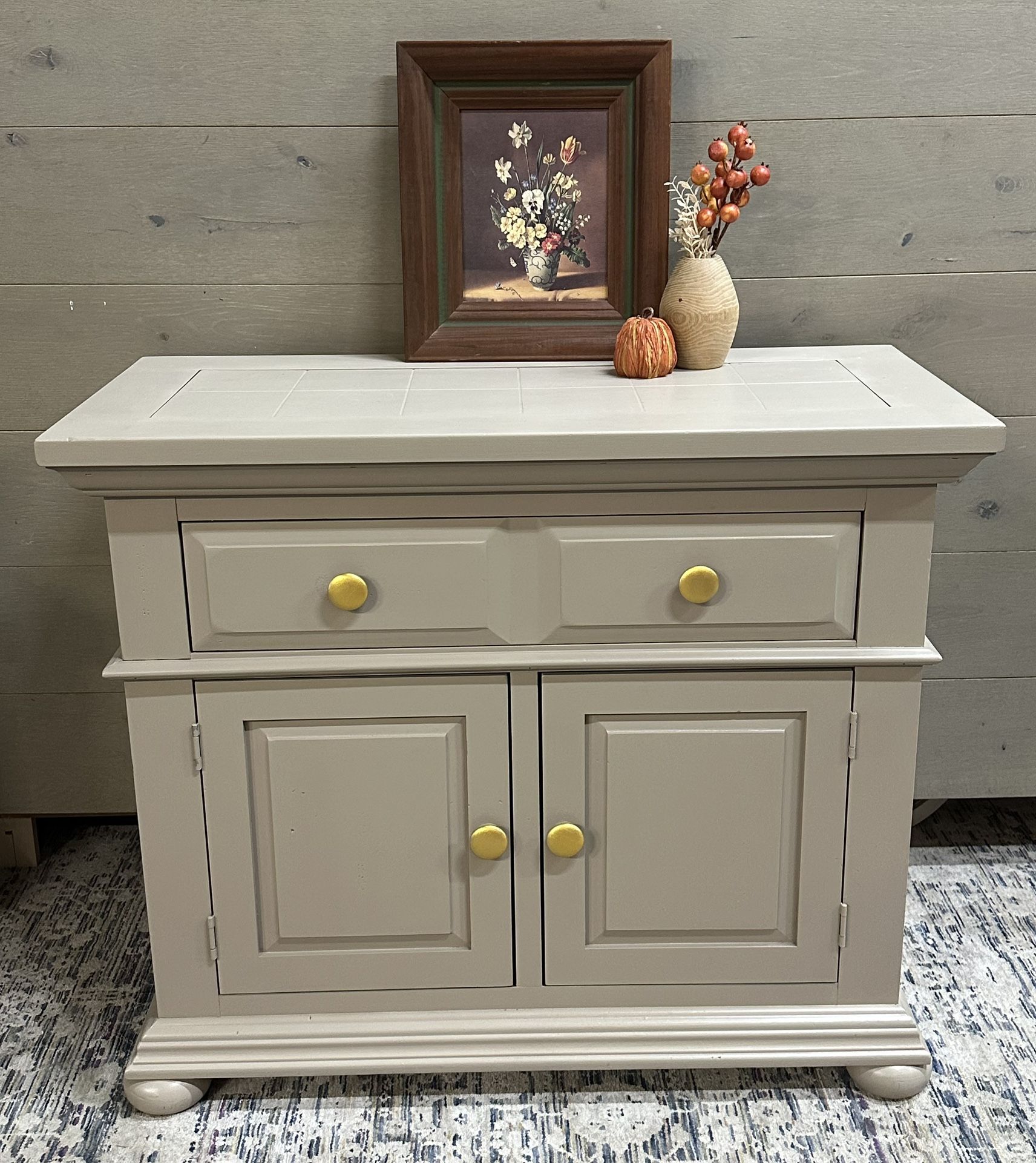 Broyhill farmhouse/country cottage buffet