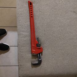 Milwaukee 24" Pipe Wrench 