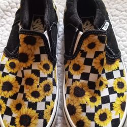 Girls Shoes Good Condition Size 2$8.00