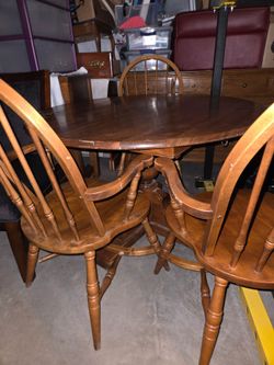 Round kitchen table