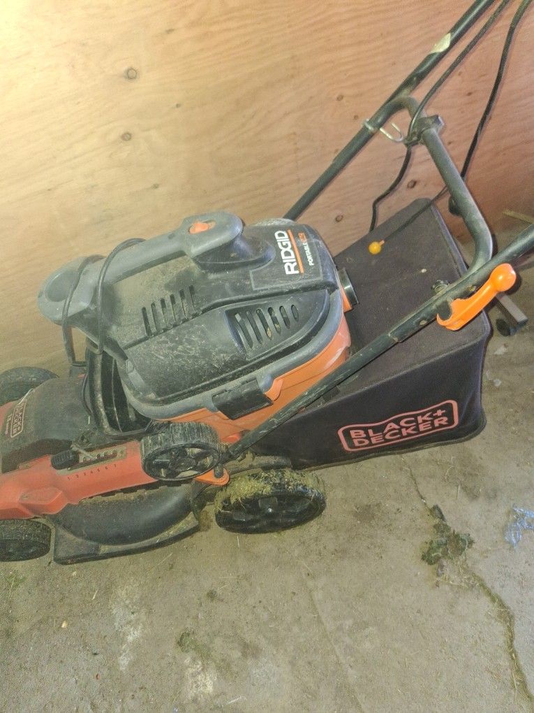 Black+Decker 13ampLAWNMORWER*** 
