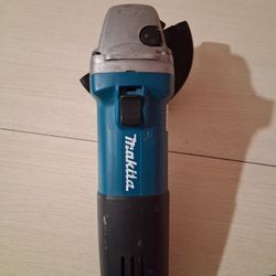 Like NEW 4 1/2" WHEEL ANGLE GRINDER **MAKITA**