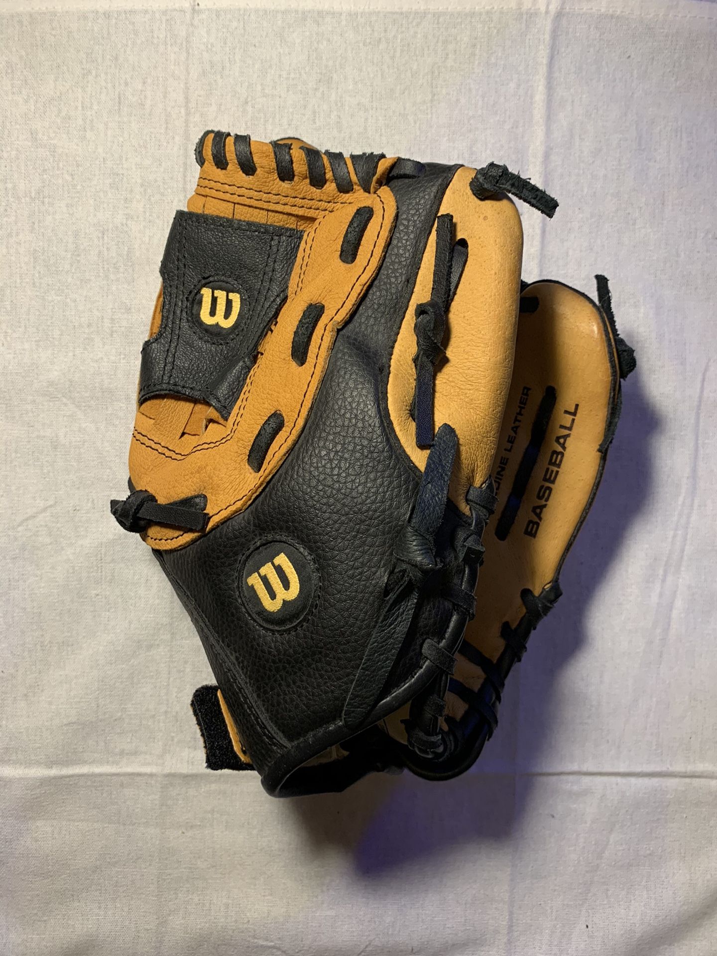 Wilson 11" Youth Baseball Glove - model A2451 Genuine Leather