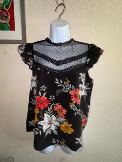 Floral blouse like new size M