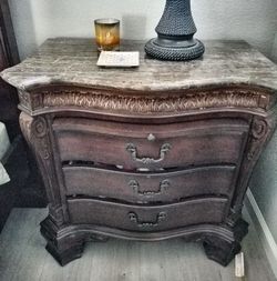 Two elegant Cortinella Marble night tables