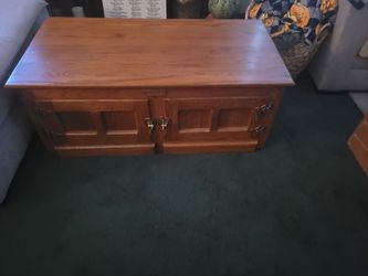 Lift top coffee table
