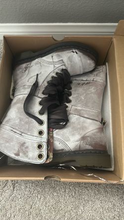 Dr Martens Triumph 1914 Boots