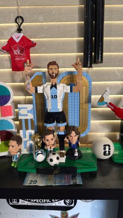 Messi built Lego set