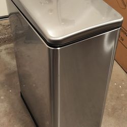 Trash Can step on padel/ 12 gallons/ see description