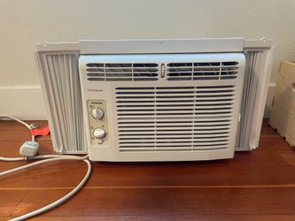 Must go today- Frigidaire 150 sq ft AC air conditioner
