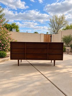 Authentic Vintage Dixie Mid-Century Modern 9-Drawer Dresserj