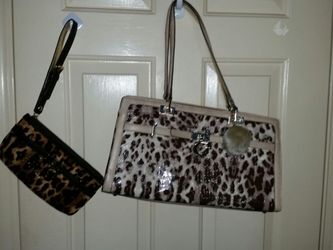 Guess purse n wristlet