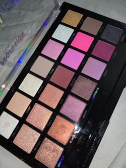 Eyeshadow palette