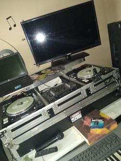 Full dj equipment wireless mic ext 3500$ no low ballers