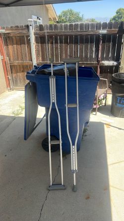 Adult crutches