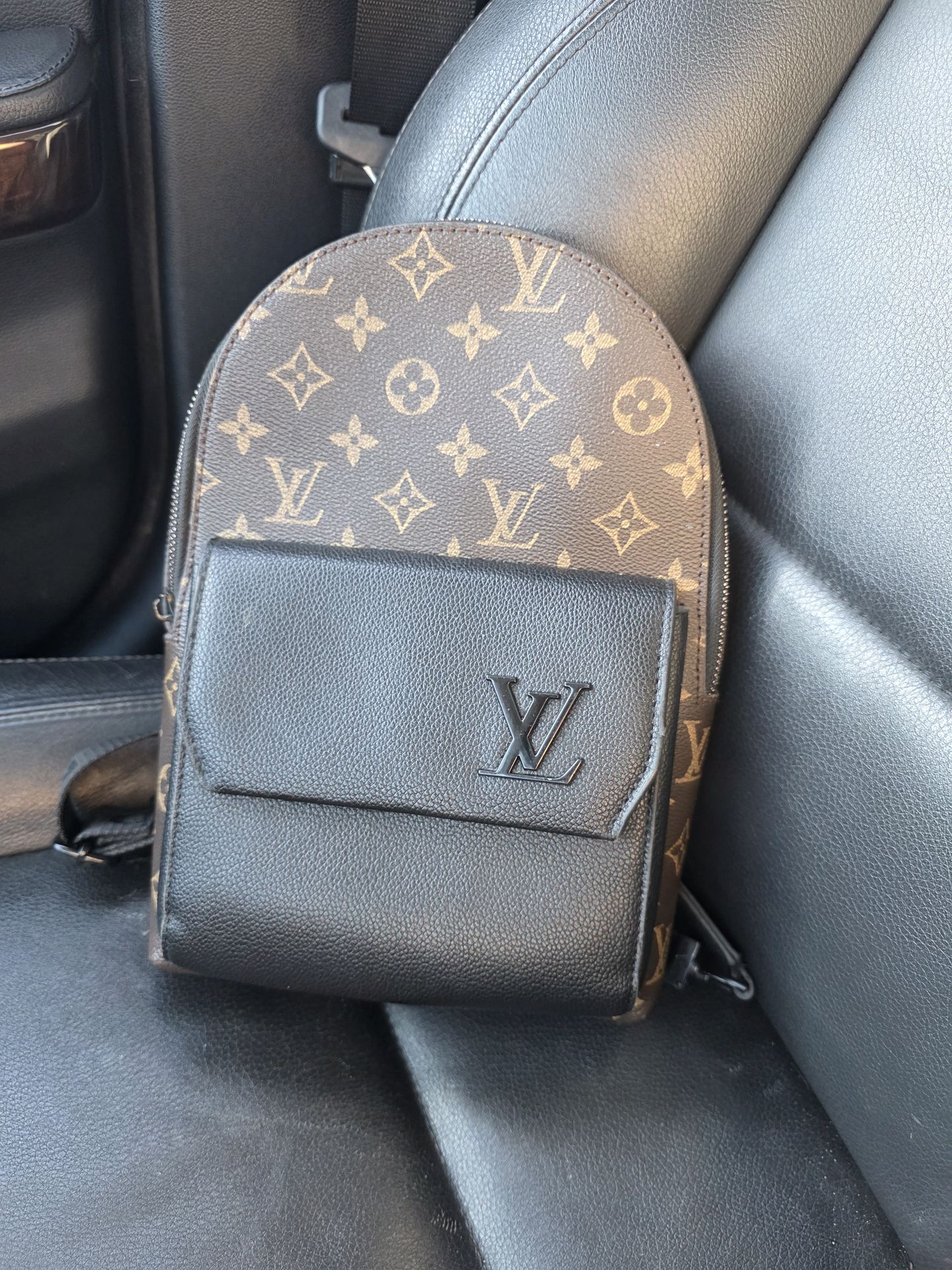 Louis Vuitton Mens Shoulder bag