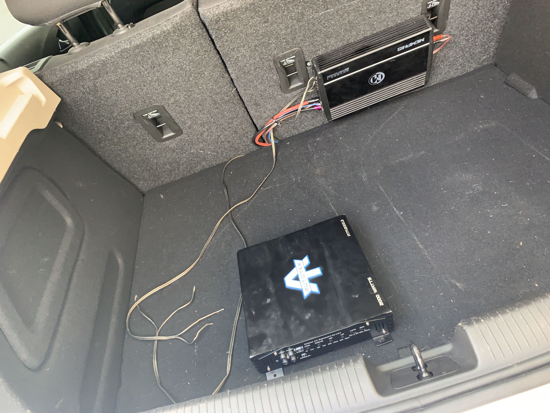 Autotek 2000 watt amp for car audio