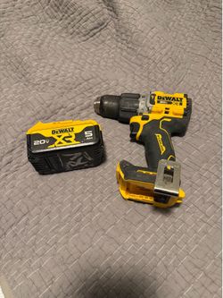 DeWalt XR Hammer Drill & 5Ah DeWalt Battery