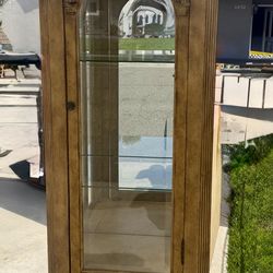 Curio cabinet Lighted