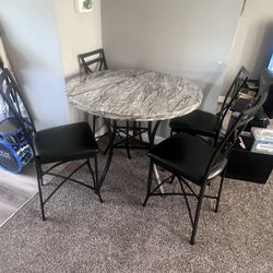 Round Dinning Table 