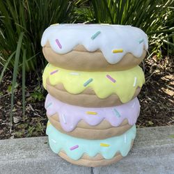 🍩 brand new stacked donuts doughnuts stool side end table super cute nice present viral tiktok