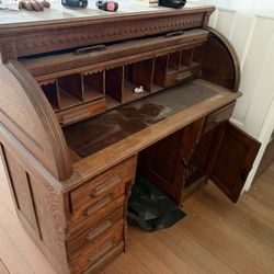 FREE - Pickup ONLY - Vintage (almost antique) Roll top Desk W/lock 