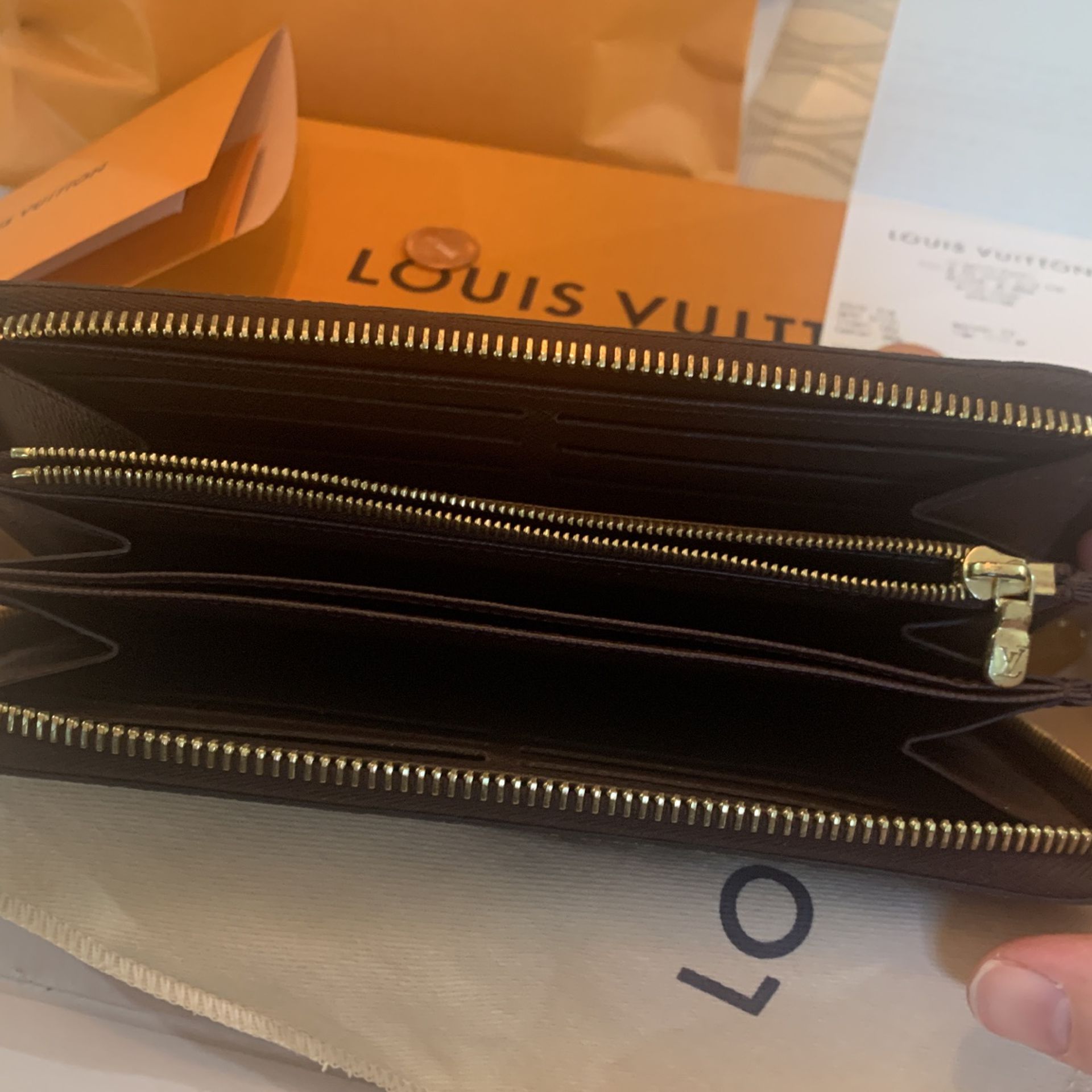 Louis Vuitton Z. Wallet for Sale in Maple Valley, WA - OfferUp