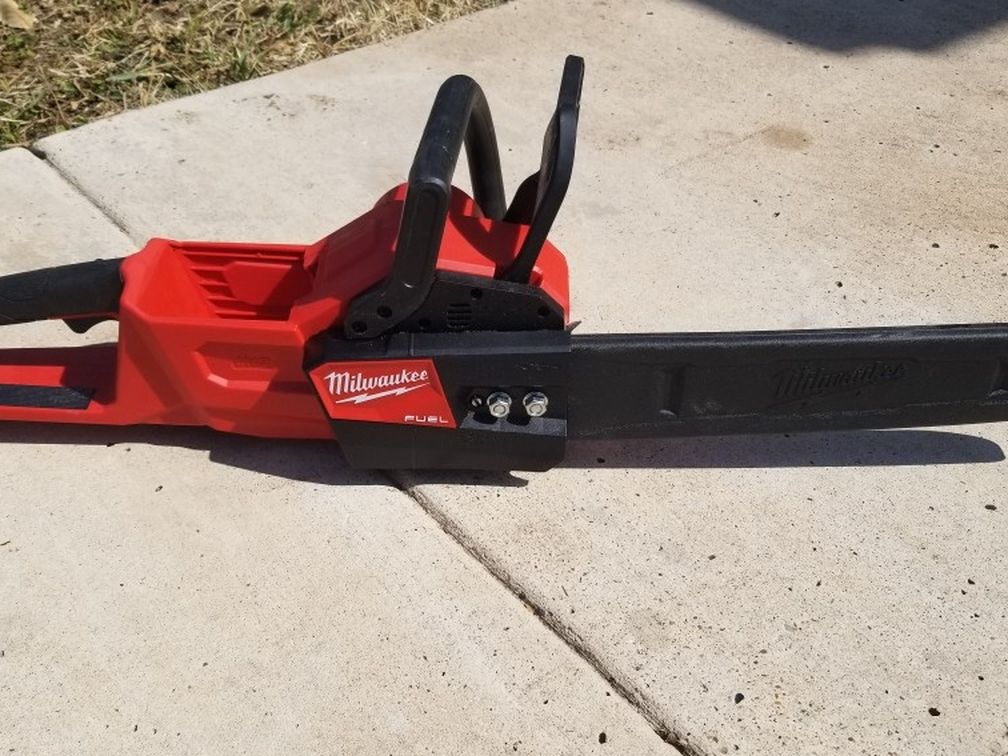 Milwaukee m18 Fuel Chainsaw