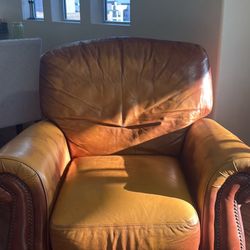 Leather La-Z-Boy Recliner – Super Comfortable