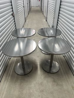Bistro tables lot of 4