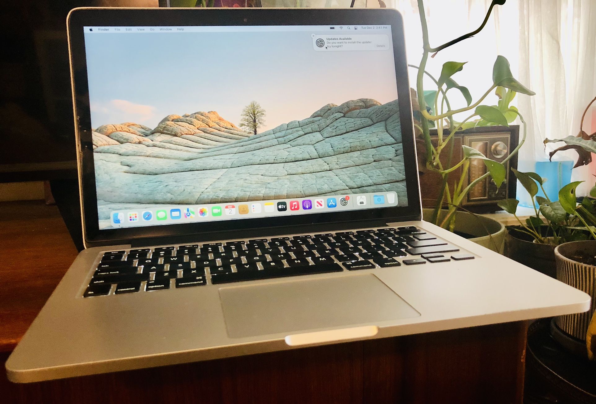 2015 MacBook Pro 13” Retina 2.7 i5 8GB Ram 250gbSSD Charger Included