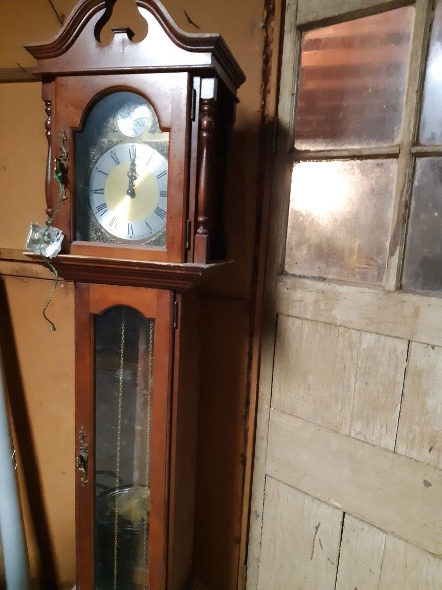 Antique Standing Grandfather Clock EMPEROR CLOCK COMPANY GERMANY