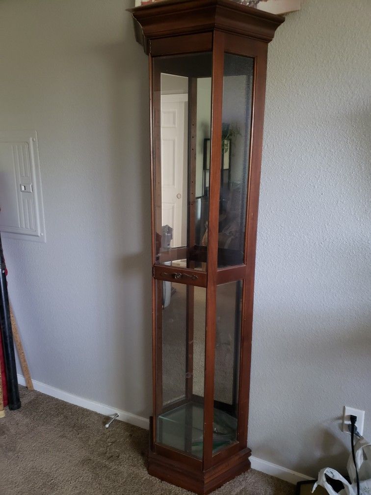 Churio, Cabinet