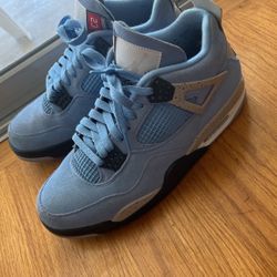 Jordan 4 Retro University Blue 