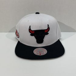Chicago Bulls Mitchell & Ness 1996 Finals Patch Throwback NBA White Hat Cap Adult SnapBack NWT 