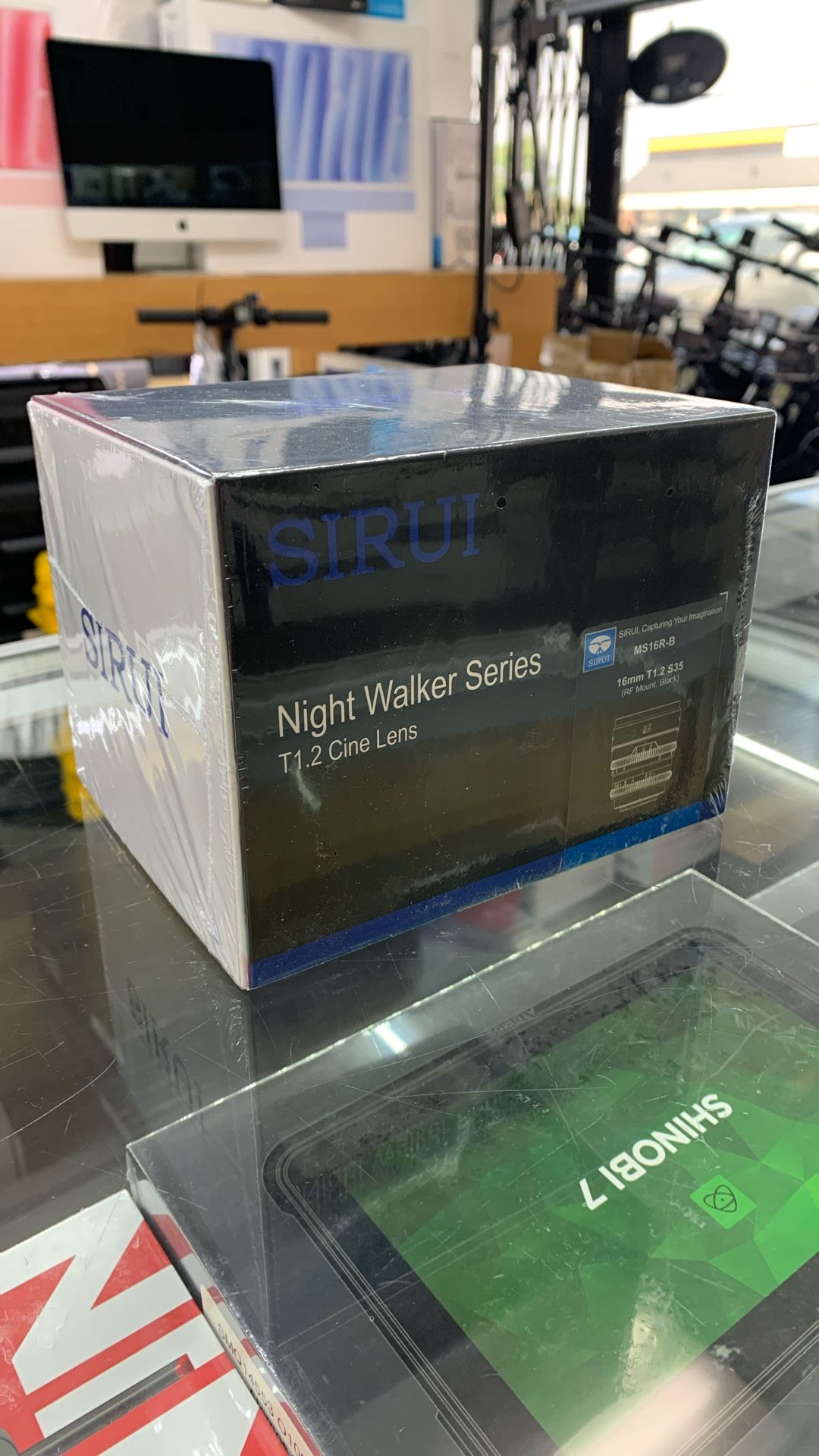 Sirui Nightwalker 16mm T1.2 S35 For Canon RF
