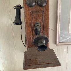 Kellogg Oak Crank Wall Phone