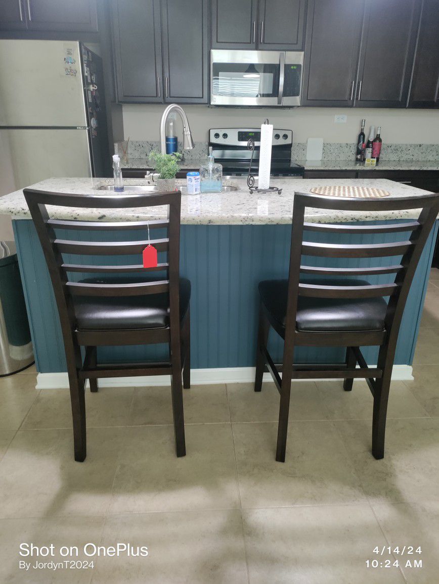 Two Bar Chairs With Four Chair Dining Set