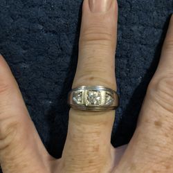 14 Kt Diamond Ring