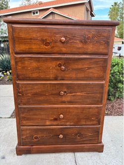 Solid Wood 5 Drawer Dresser Chest of Drawers Furniture Great Condition