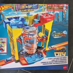 Hot wheels Stunt And Splash Car Wash 