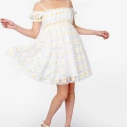 Smak Parlour White Daisy Off-Shoulder Babydoll Dress - Size Adult L