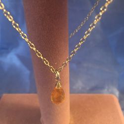 NECKLACE WITH AMBER STONE AND SILVER CHAIN 