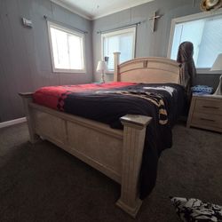 Queen Bed Frame With Furniture 