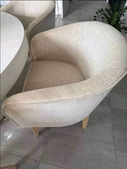 Dining table and 6 Dining chairs