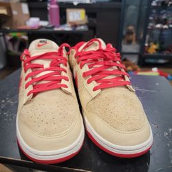 Nike Dunk Low Strawberry Waffle